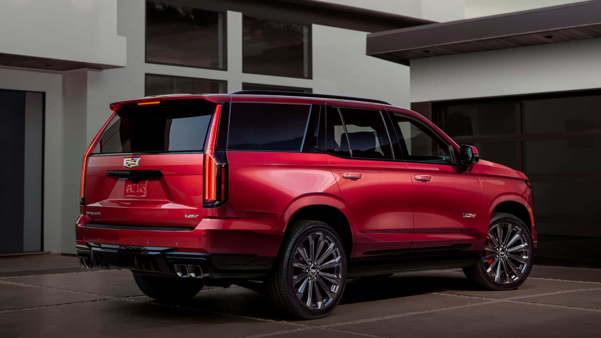 نمای سه‌چهارم عقب خودرو کادیلاک Escalade V 2025