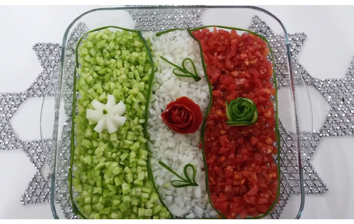 طرز تهیه سالاد شیرازی با تزیین