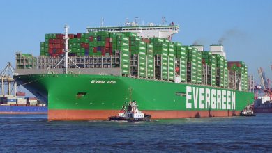 چرا میخ در آب فرو می‌رود، اما کشتی‌ها روی سطح آب شناور می‌مانند؟