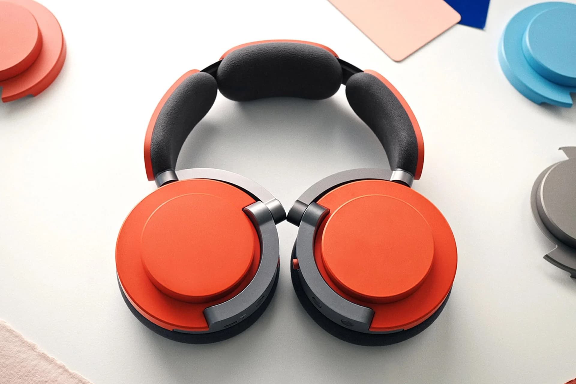 مدل نارنجی هدفون دایسون آن ترک OnTrac 