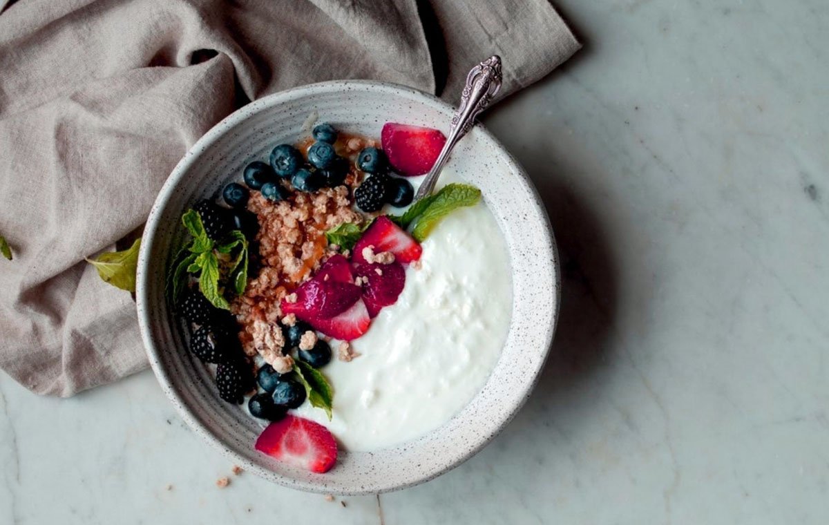 صبحانه برای مهار زخم معده؛ بهترین و بدترین مواد غذایی