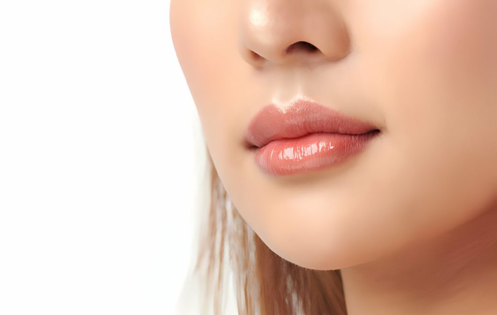 آیا قرار گرفتن در معرض نور خورشید بر فیلر لب تأثیر می‌گذارد؟