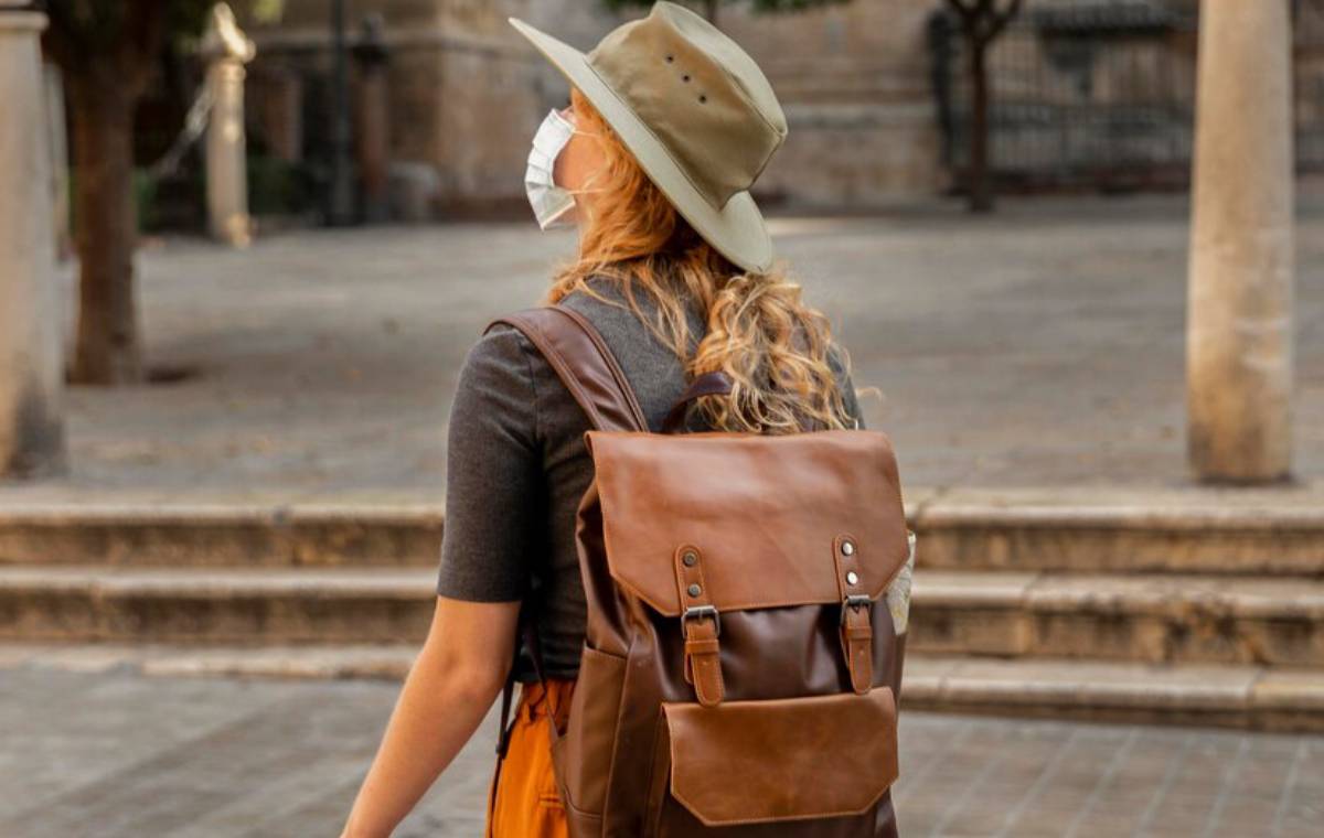 استایل توریستی با کوله پشتی