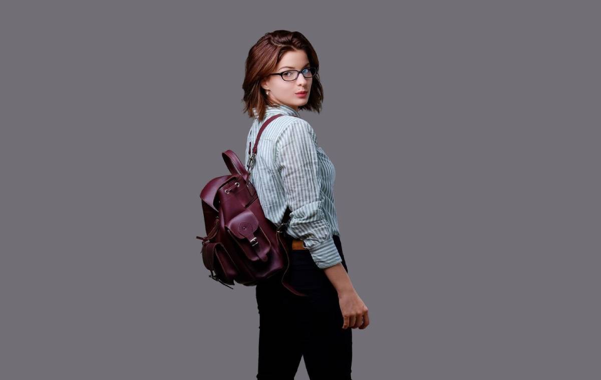 استایل کژوال با کوله پشتی