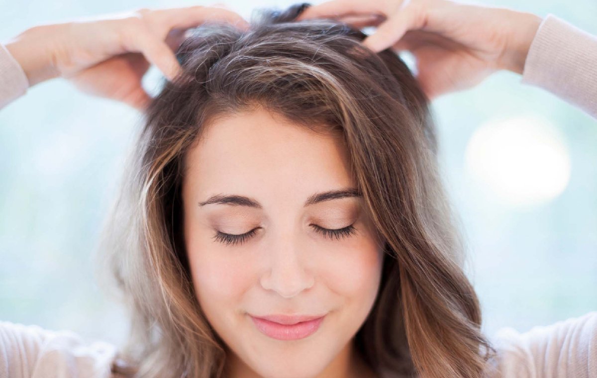 ماساژ کف سر با رتینول