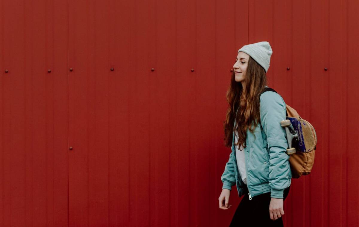 استایل اسکیت‌سواران با کوله پشتی