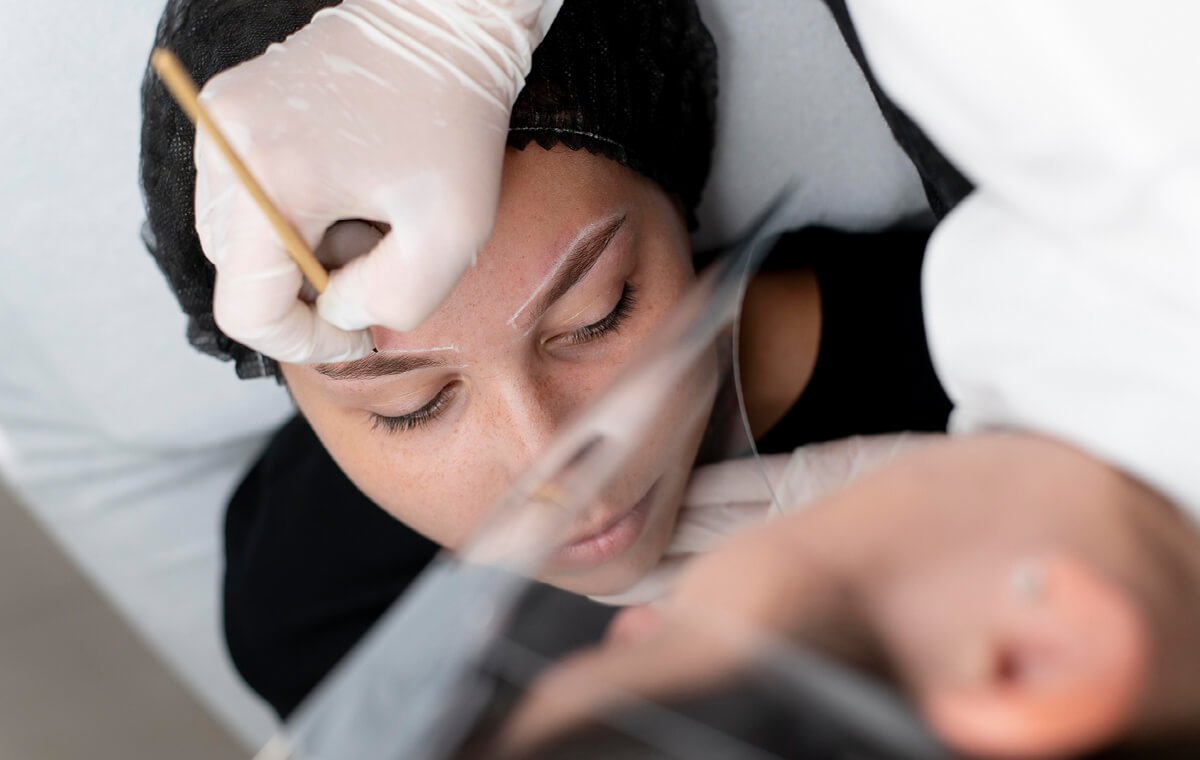 مراقبت‌های قبل و بعد از انجام میکروبلیدینگ ابرو 