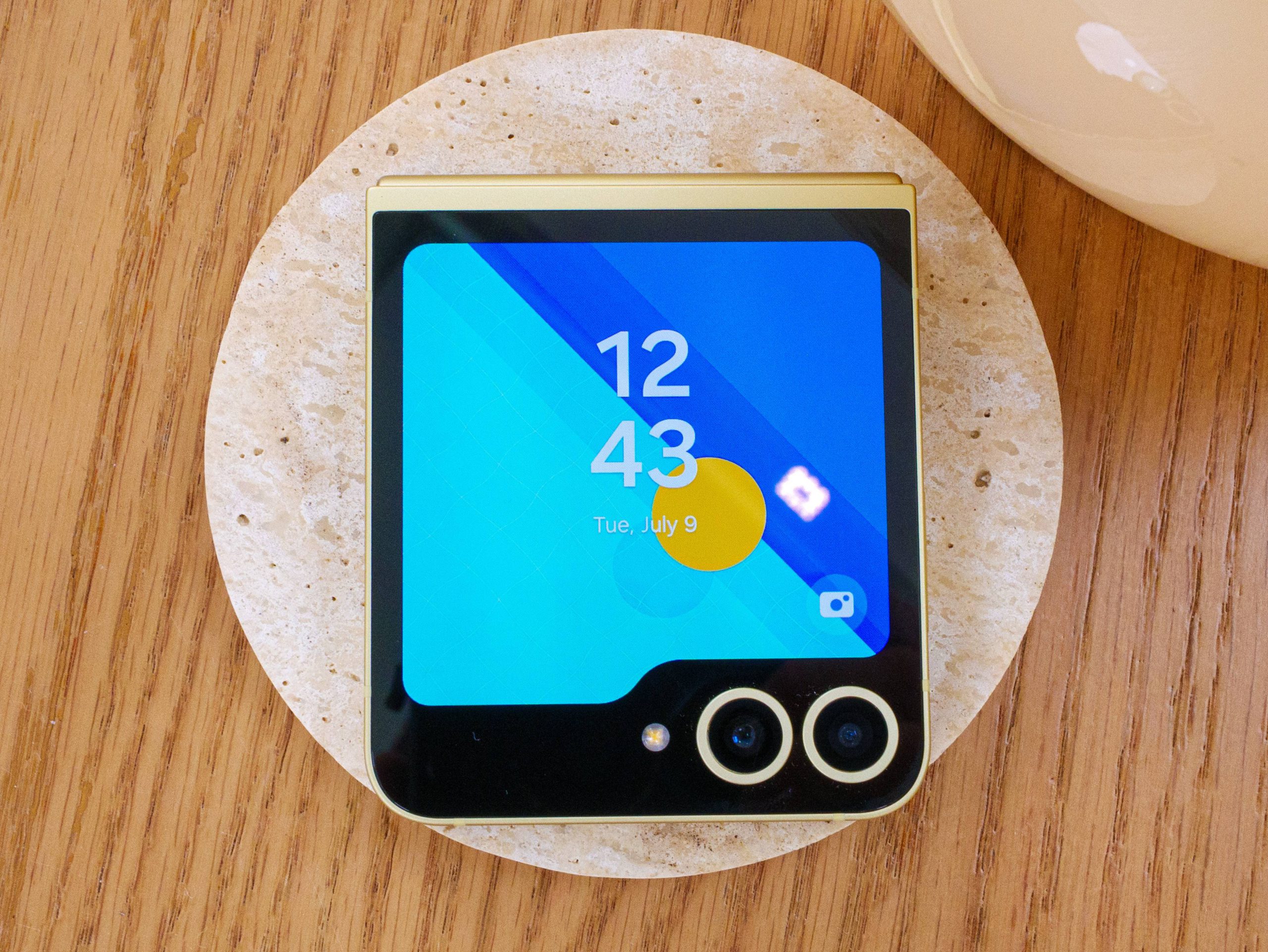 z flip second camera scaled