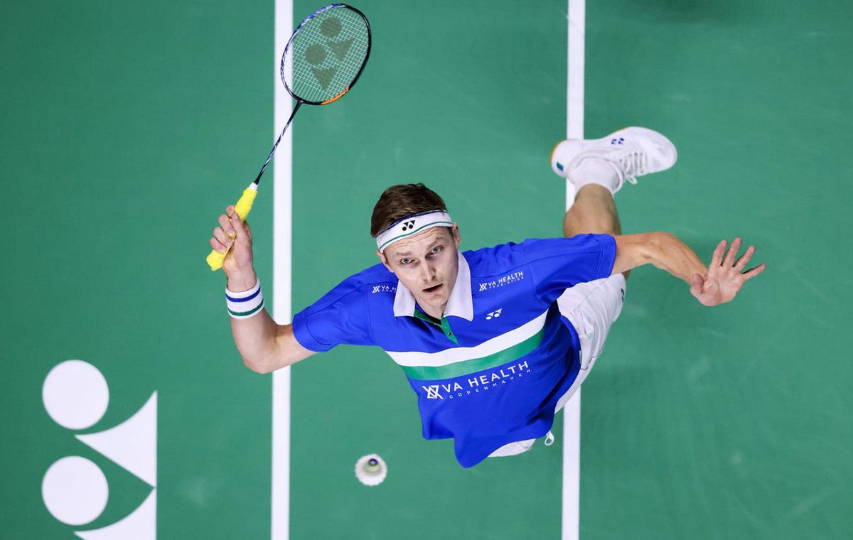 بسیاری از راکت‌های بدمینتون با شکل سر ایزومتریک عرضه می‌شوند