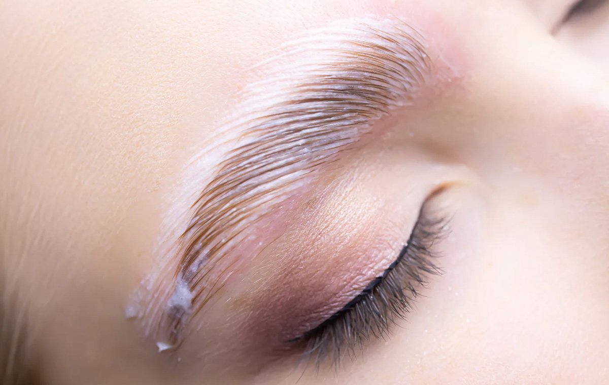 نحوه‌ی اصلاح ابرو در خانه