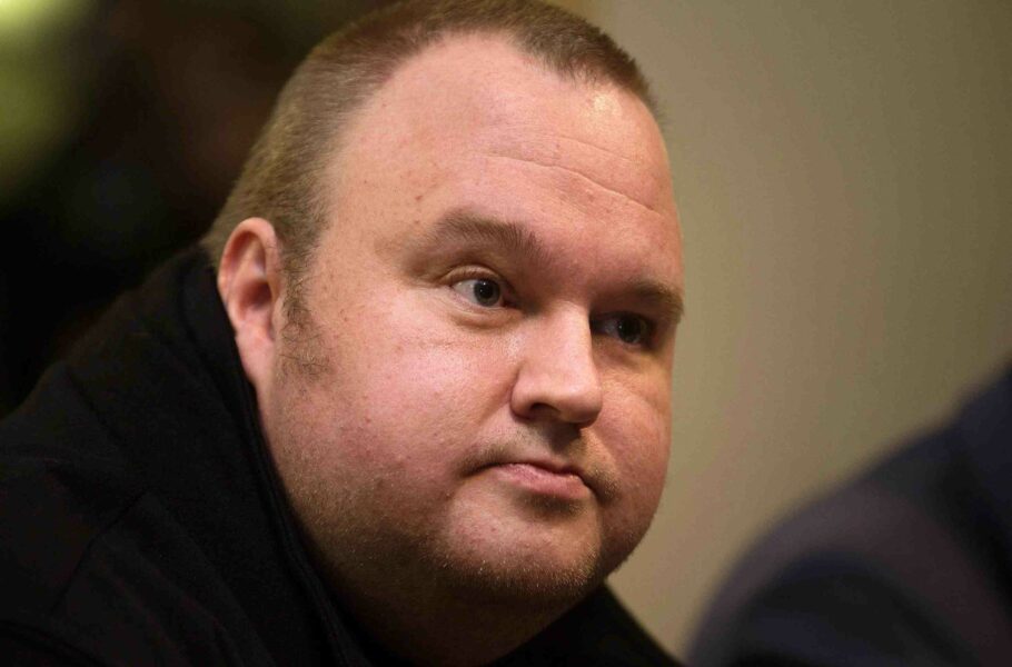 «کیم داتکام»، مؤسس مگاآپلود، پس از 12 سال برای محاکمه به آمریکا مسترد می‌شود