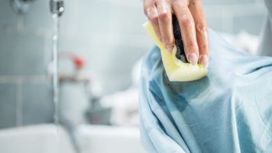 ۵ روش آسان برای پاک کردن لکه‌ی شاتوت از روی لباس