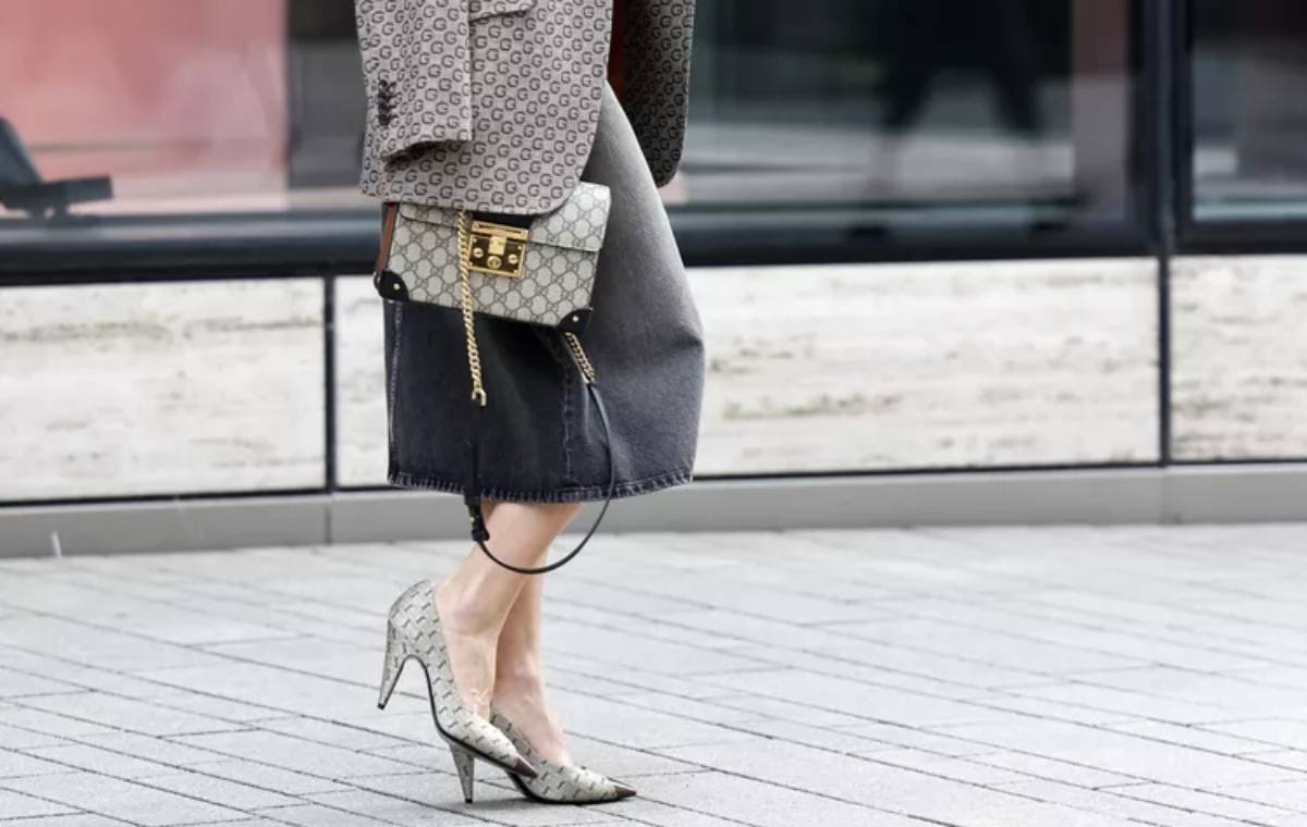 کفش و کیف طراحی شده با لوگو