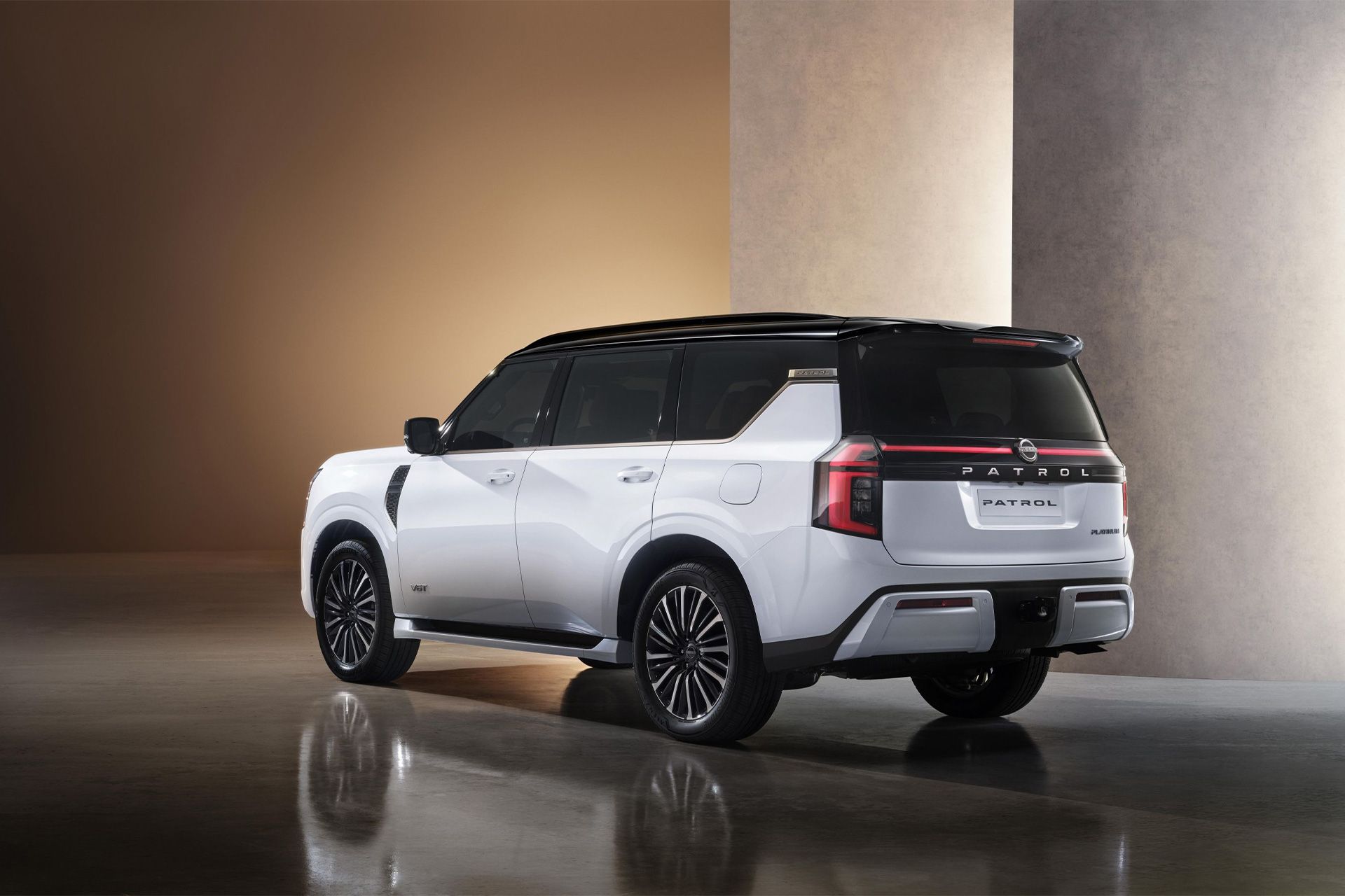 نمای سهچهارم عقب نیسان پاترول ۲۰۲۵