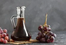 طرز تهیه سرکه انگور خانگی فوری با انگورهای زرد و سیاه