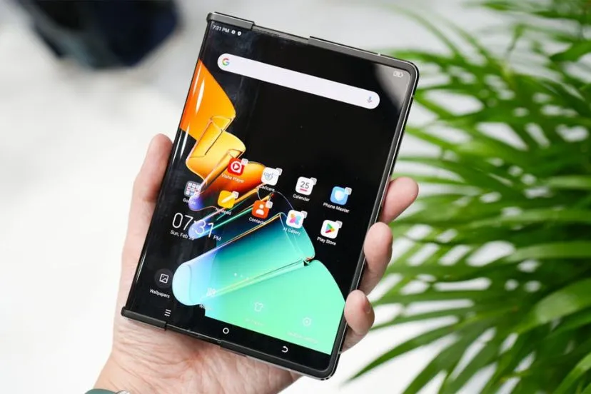 سامسونگ در سال ۲۰۲۵ نخستین گوشی رولشدنی خود را با نمایشگری غولپیکر عرضه میکند