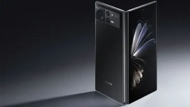 پوستر تبلیغاتی شیائومی، طراحی چشم‌نواز و بسیار باریک میکس فولد را نشان می‌دهد