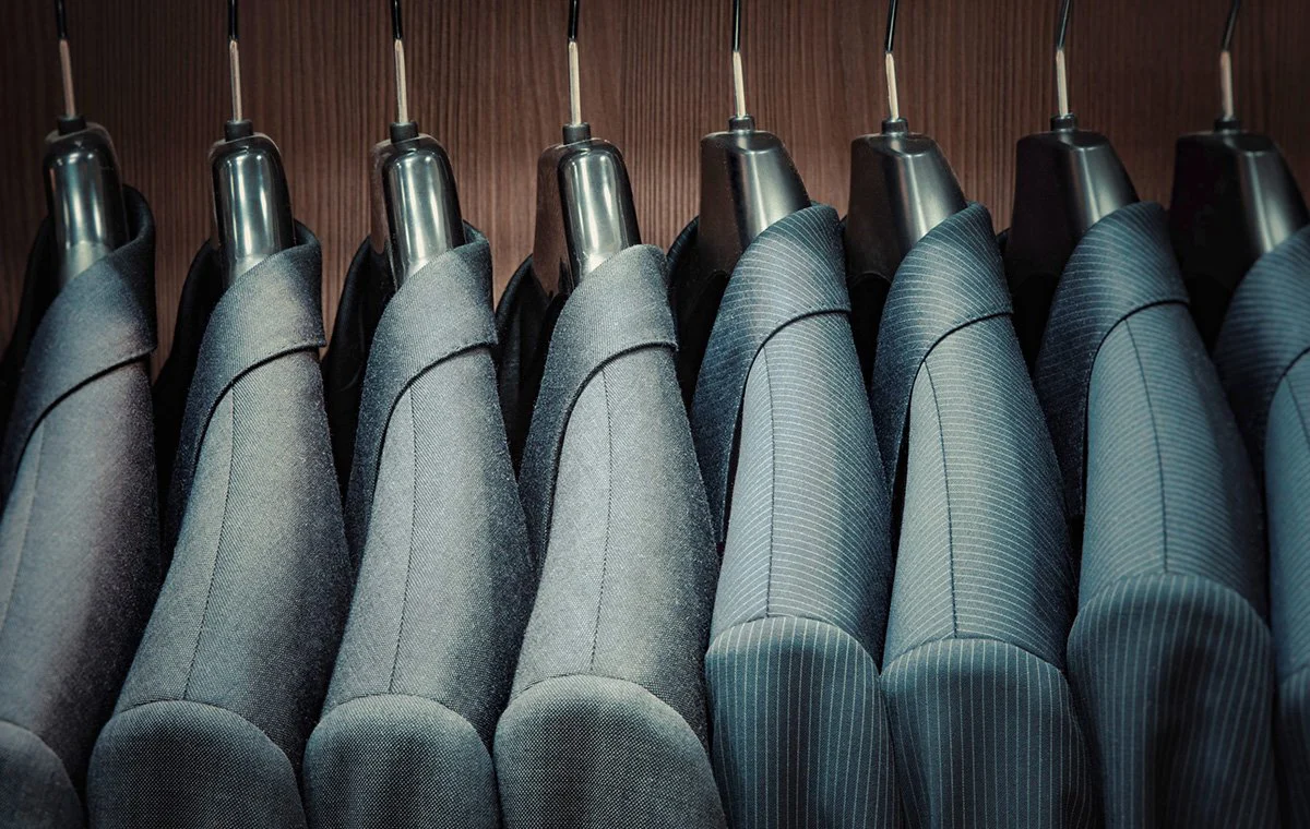 کامل‌ترین راهنمای خرید پارچه کت و شلوار و معرفی ۹ پارچه معروف و عالی