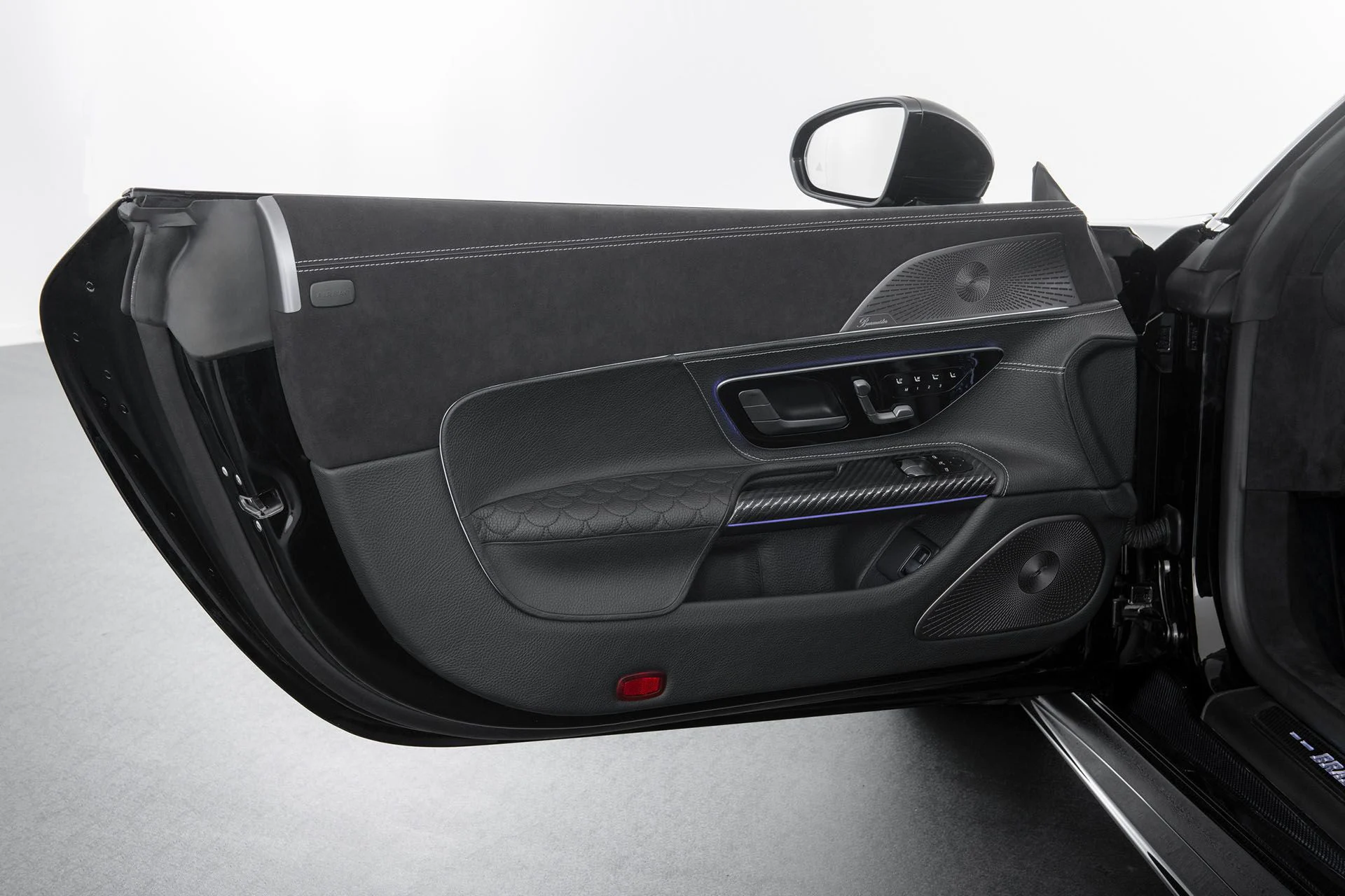 نمایی از در باز شدهی برابوس راکت جیتیاس