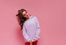 کامل‌ترین راهنمای سایز هودی (به همراه جدول سایزبندی و نحوه‌ی اندازه‌گیری)