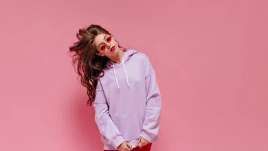 کامل‌ترین راهنمای سایز هودی (به همراه جدول سایزبندی و نحوه‌ی اندازه‌گیری)