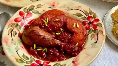 طرز تهیه مرغ آلبالویی با برنج زعفرانی + آموزش ویدیویی
