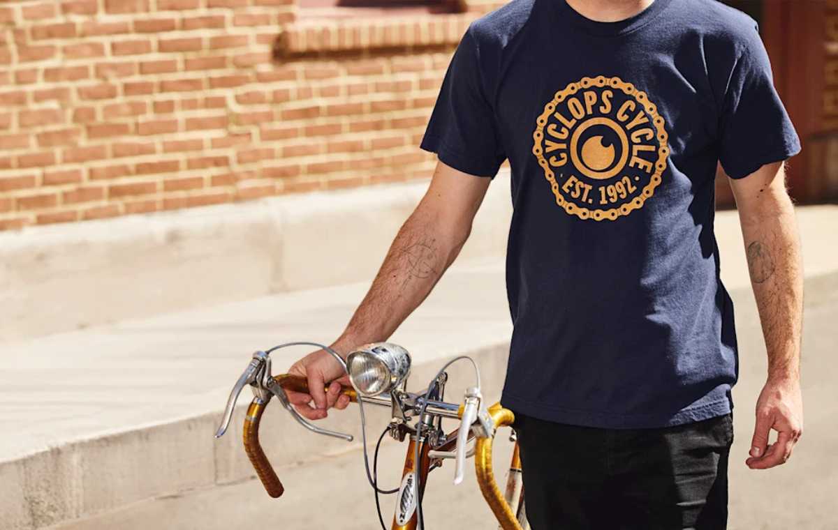 راهنمای سایزبندی تیشرت زنانه و مردانه (به همراه جدول)