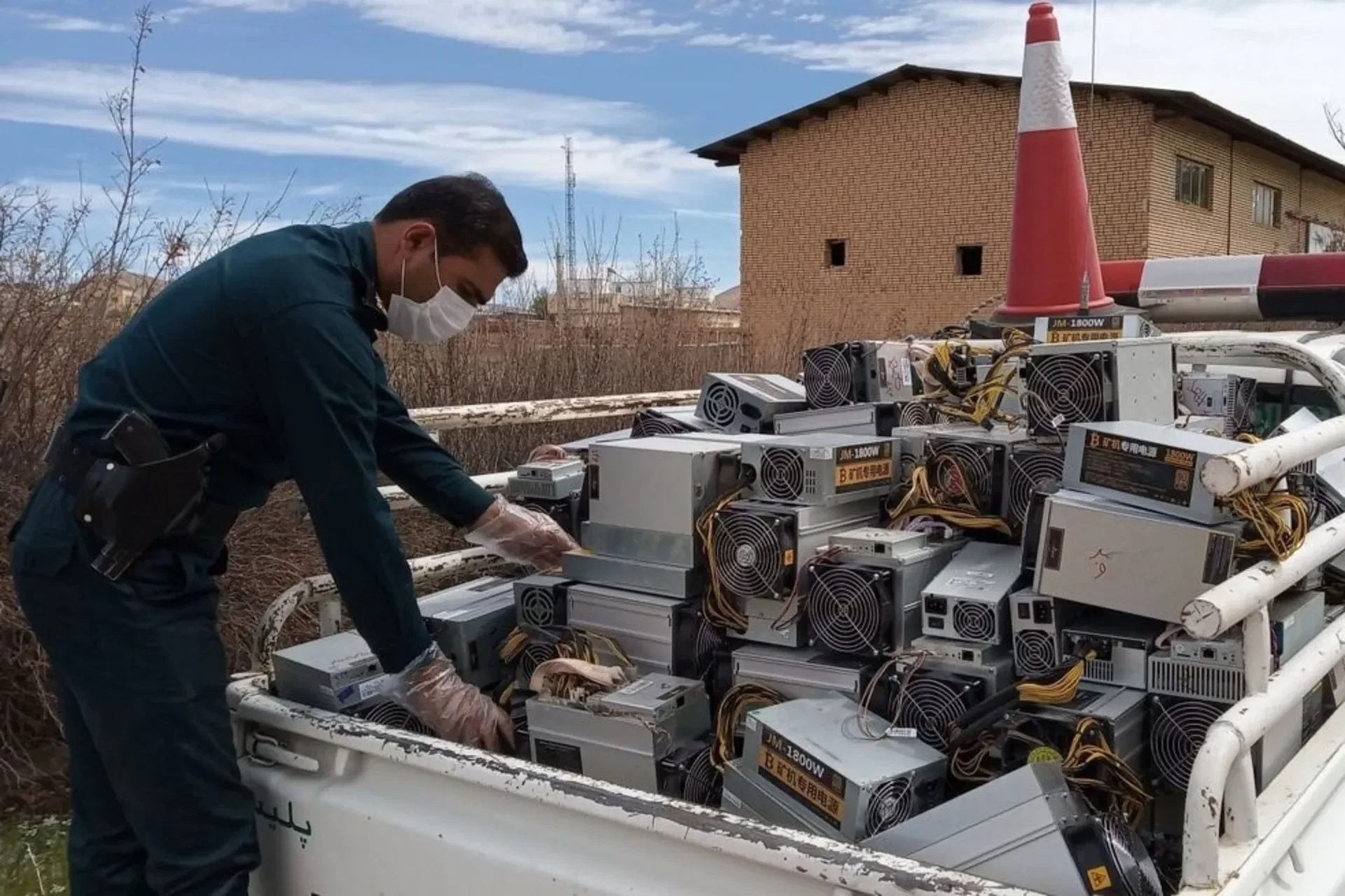 کشف و توقیف ۳۰۰ هزار ماینر غیرمجاز در کشور