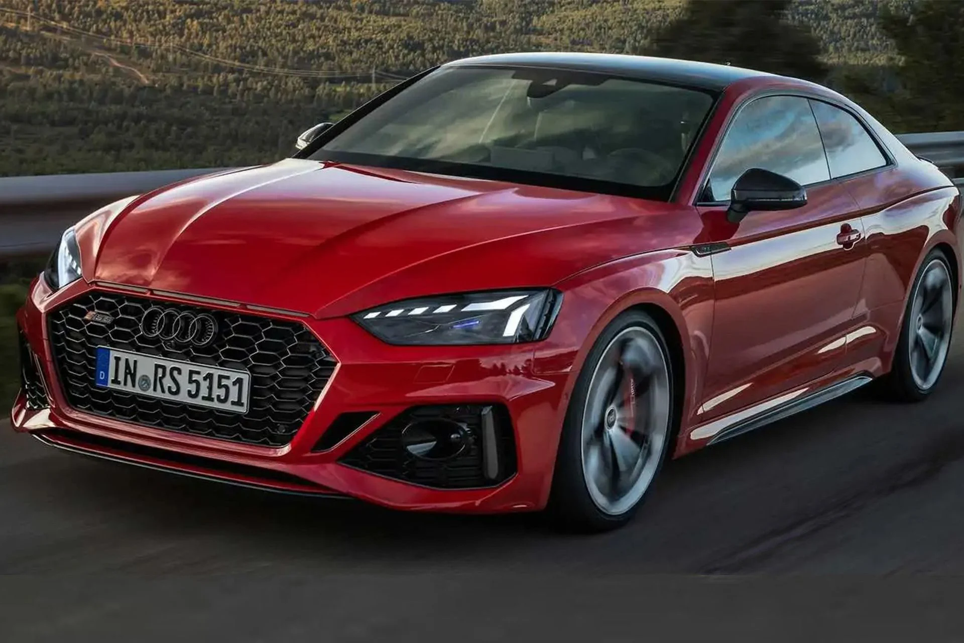 نمای سه‌چهارم جلو خودرو آئودی A5 کوپه