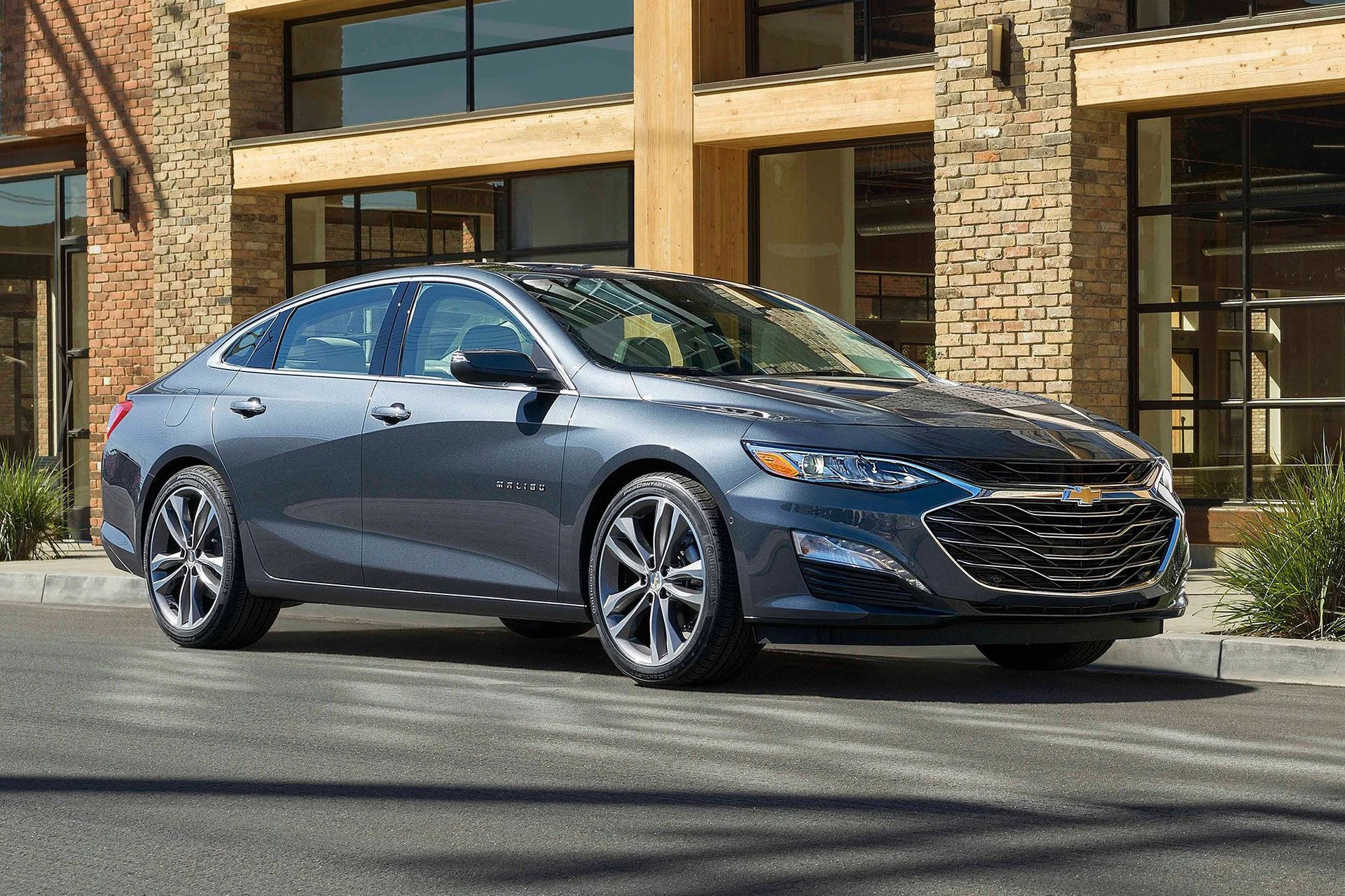 نمای سه چهارم جلو شورولت مالیبو ۲۰۱۹