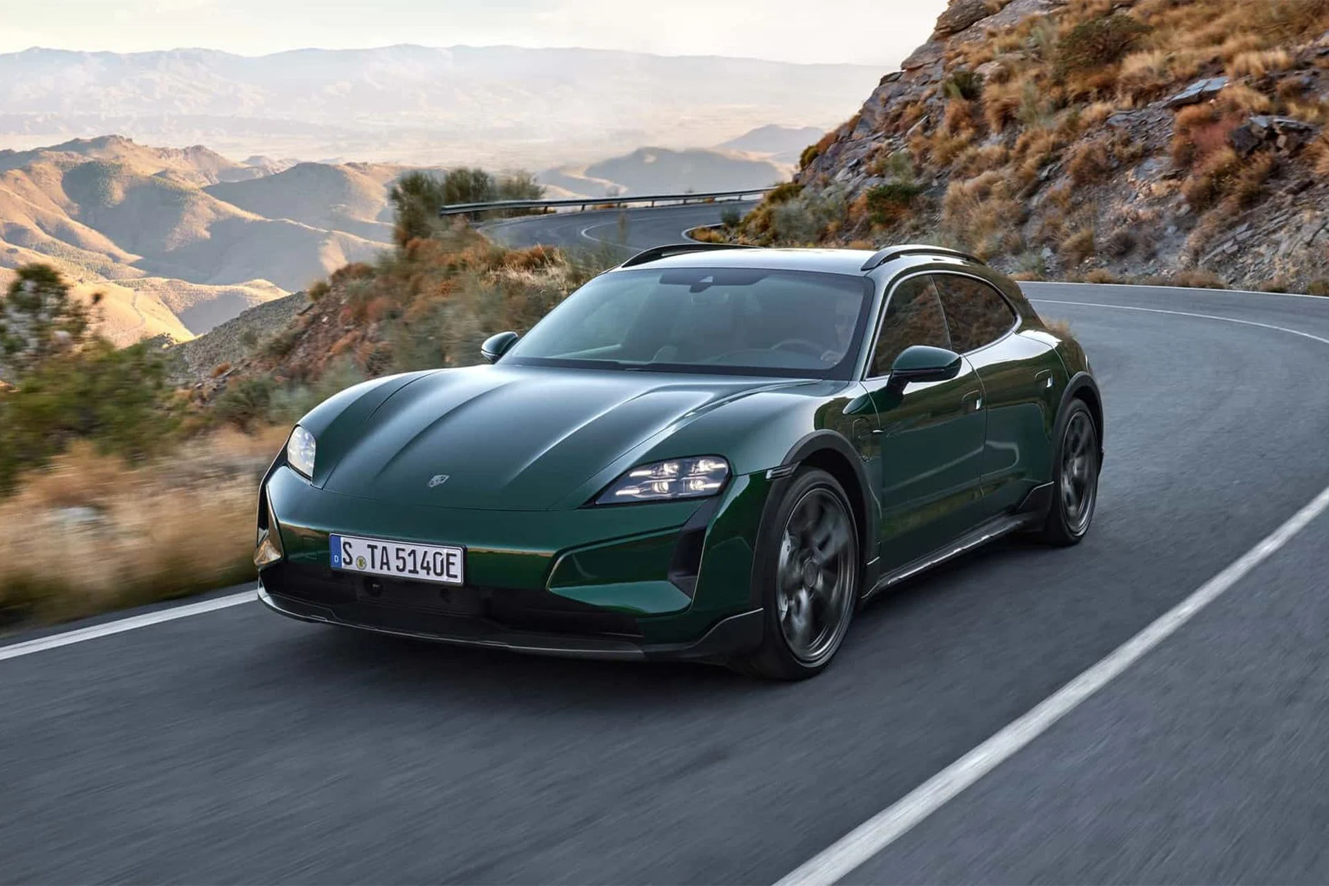 فروش خودروهای پورشه به این دلایل در حال سقوط است