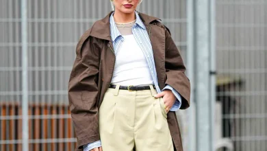 What colours go with brown cloth