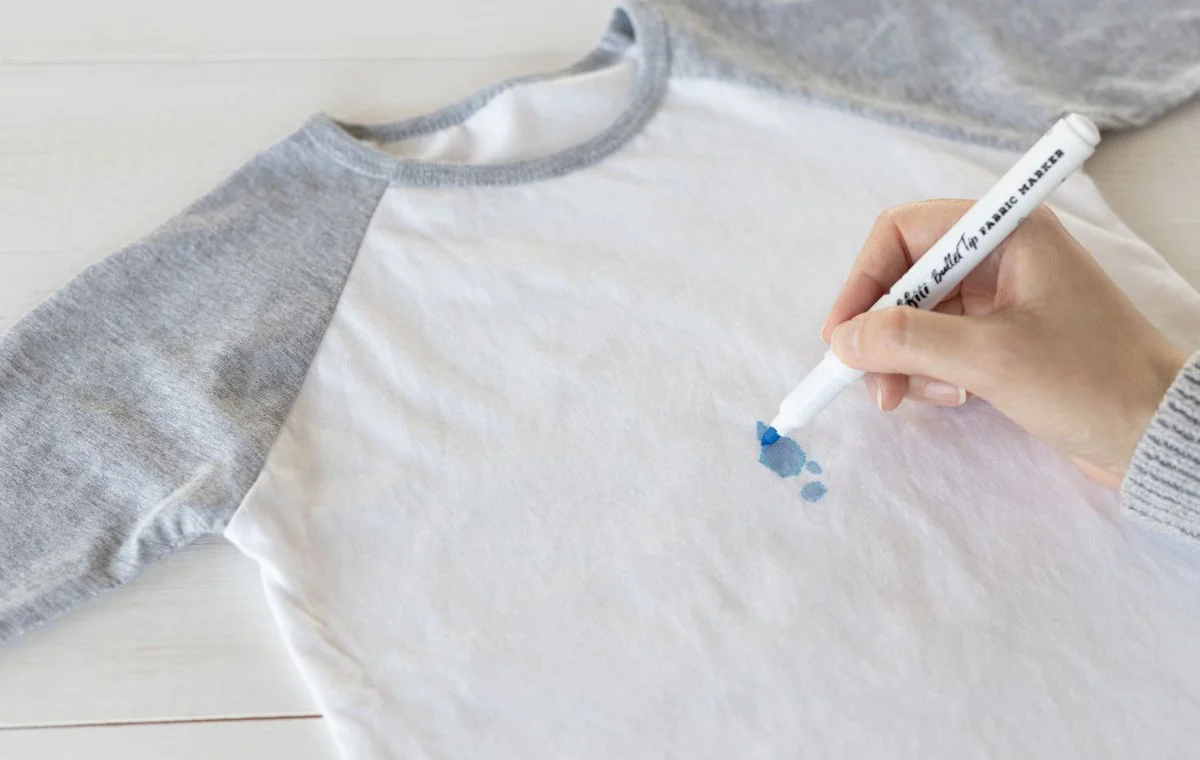 روش از بین بردن لکه وایتکس روی لباس مشکی 