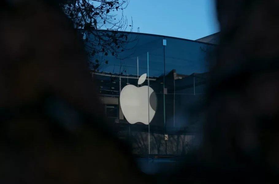 apple faces class action lawsuit for violating app store injunction 0 910x600 1