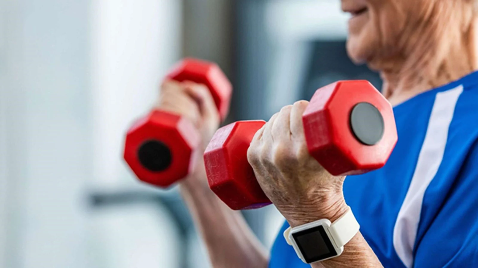 ساعت هوشمند برای سالمندان